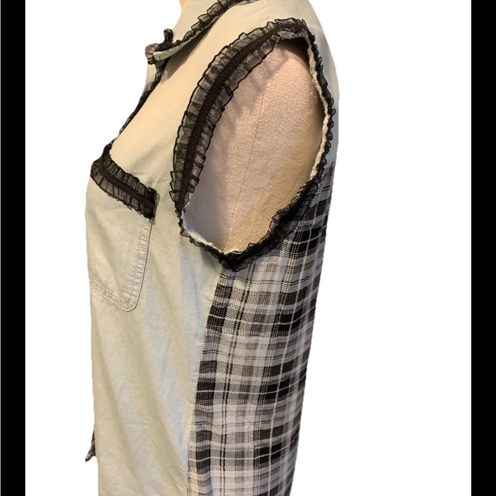 Almost Famous Women’s Sleeveless Top Button Down Lace Trim Bleached Look Large - Picture 2 of 6